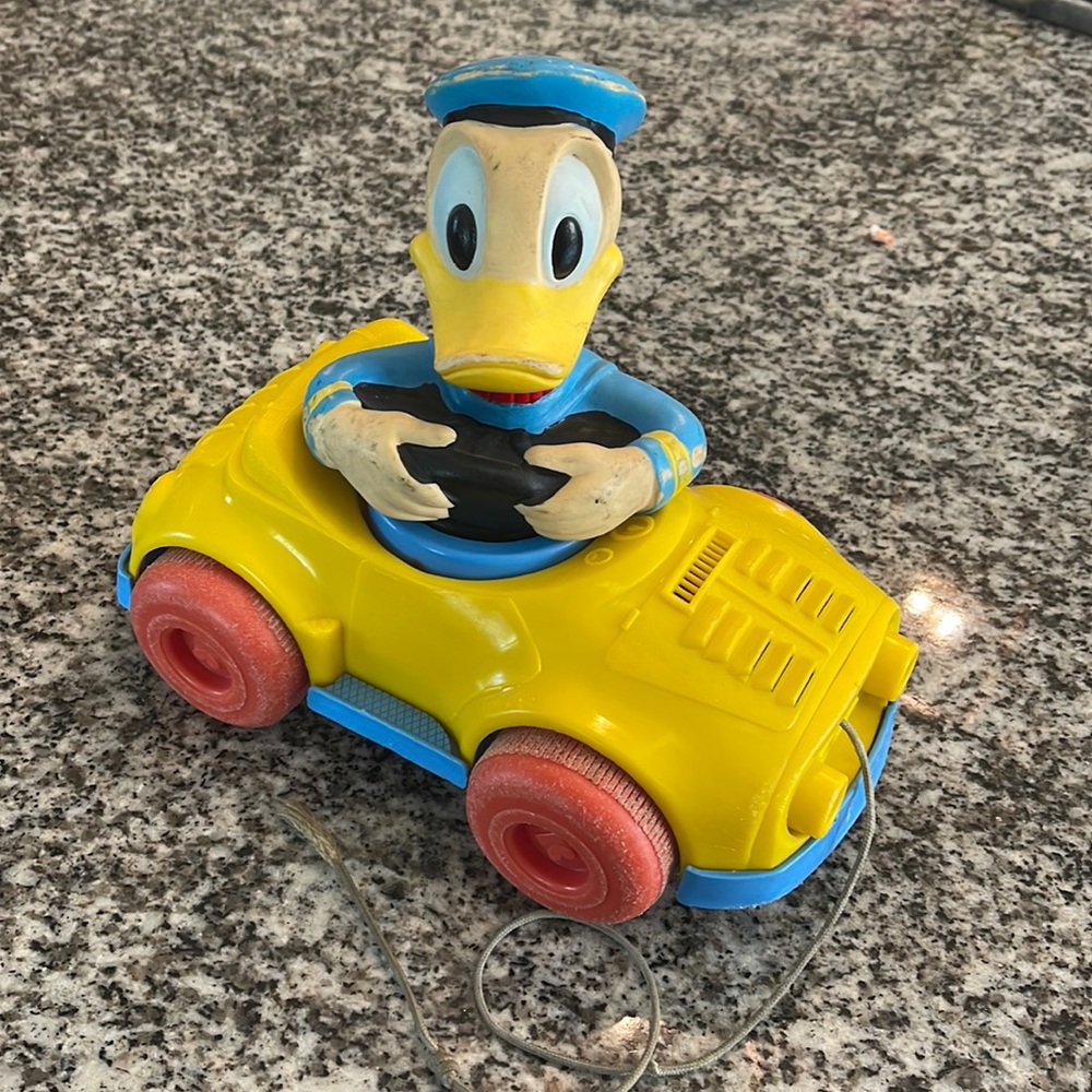 Vintage DISNEY DONALD DUCK pull toy